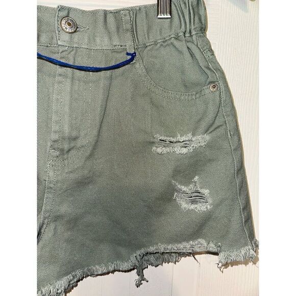 NWT Love Tree Olive Green Distressed Shorts-Destroyed Hem  Size Medium - Picture 8 of 15